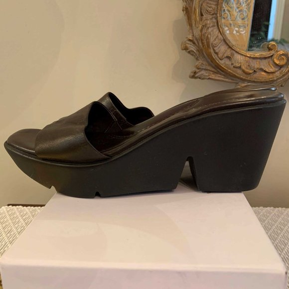 Nine West Brown Slides - Picture 4 of 5